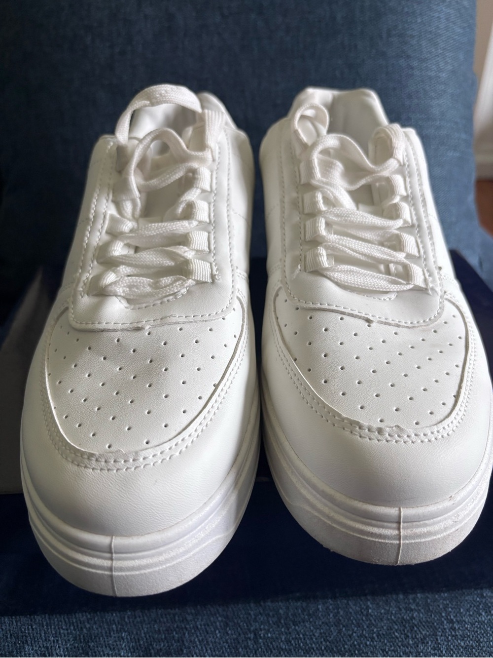 Madden Girl Classic White Women’s size 9 Leather Sneakers